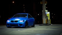 Ангельские глазки на BMW M3, Синий БМВ 3 серии, АЗС, тюнинг, цвет, ночь, передок
